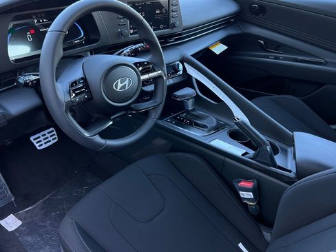 New 2025 Hyundai Elantra Sport image 10