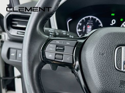 Used 2025 Honda Pilot EX-L image 16