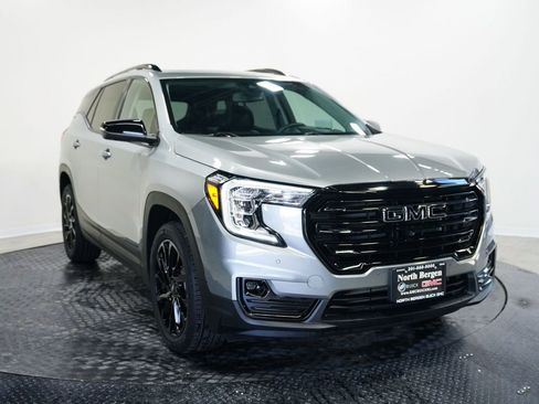 Used 2023 GMC Terrain SLT w/ Tech Package AWD/4WD image 3