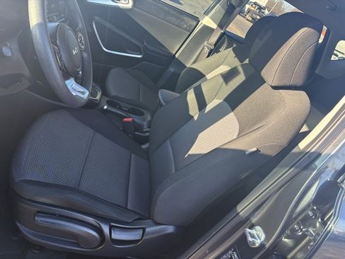 Used 2022 Kia Soul LX image 21