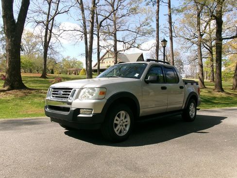 Used 2008 Ford Explorer Sport Trac XLT image 1