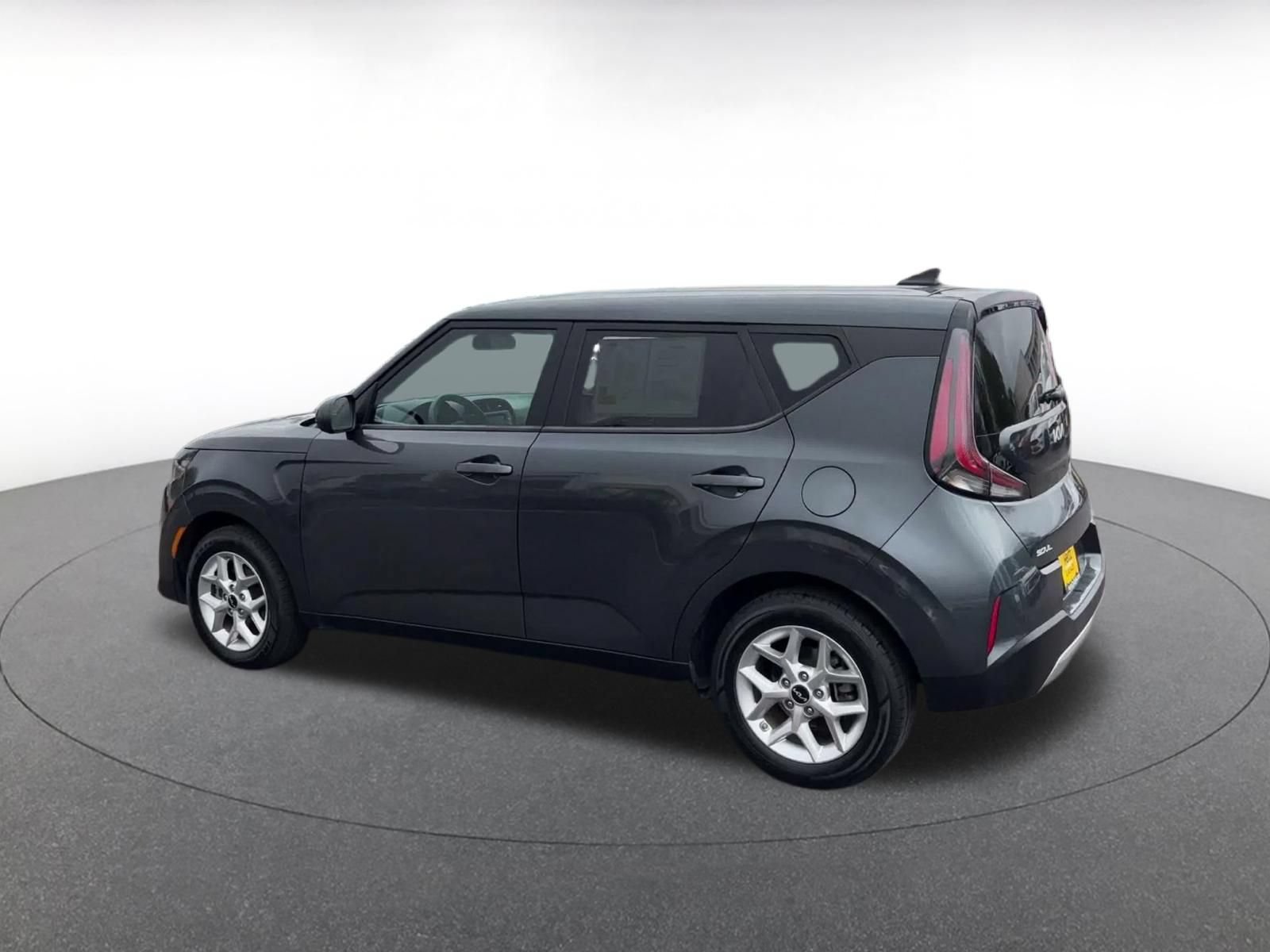 Used 2025 Kia Soul LX w/ LX Technology Package FWD image 9