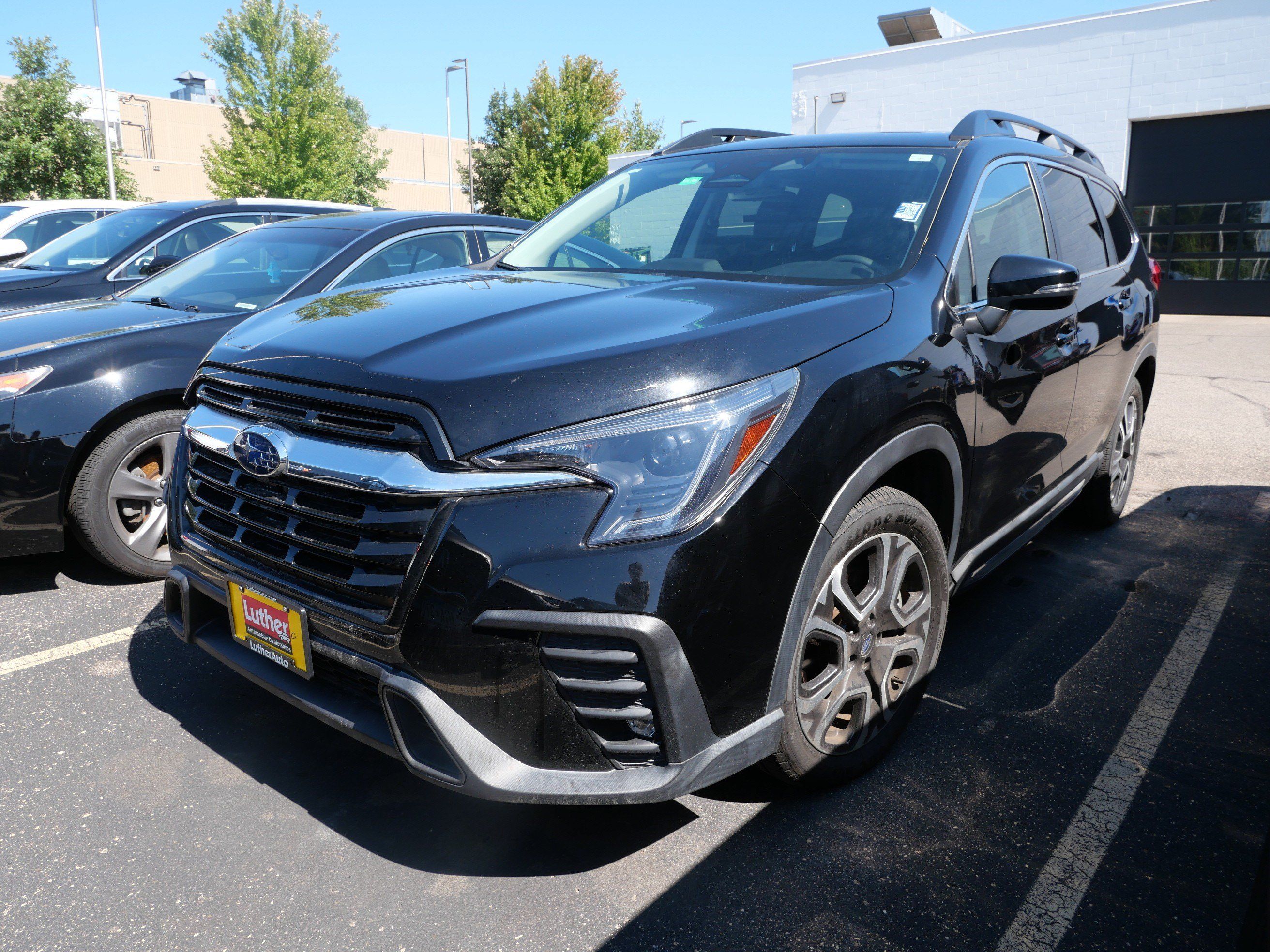 Used 2023 Subaru Ascent Limited AWD/4WD image 2