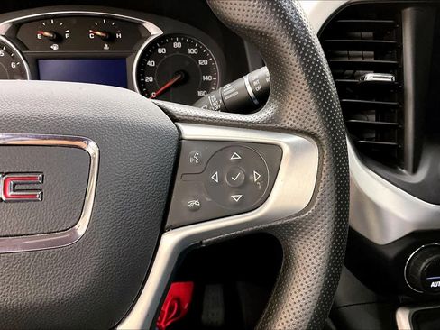 Used 2022 GMC Acadia SLE image 44