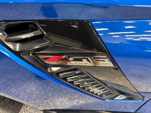 Used 2015 Chevrolet Corvette Z06 w/ 3LZ Preferred Equipment Group RWD image 32