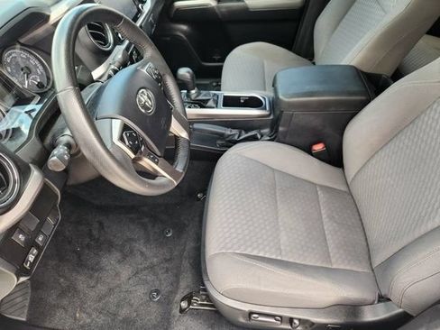 Used 2022 Toyota Tacoma SR5 RWD image 13