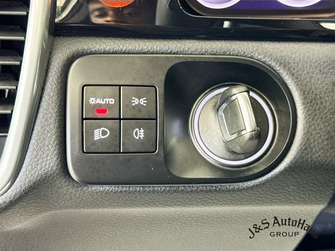 Used 2023 Porsche Cayenne w/ Premium Package AWD/4WD image 10