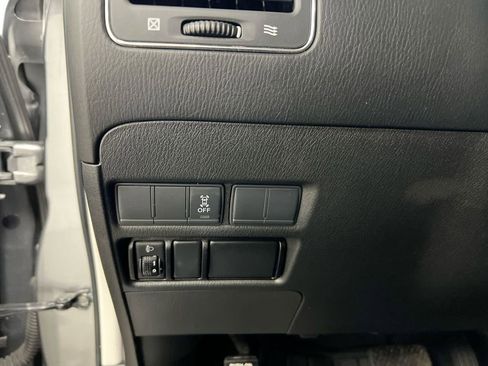 Used 2017 Nissan Armada SV AWD/4WD image 18