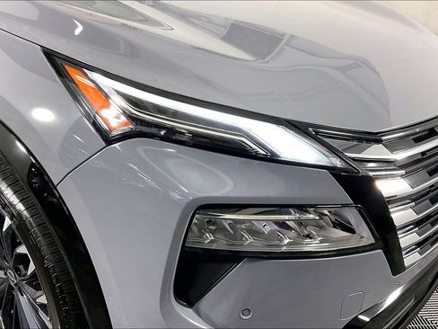 Used 2024 Nissan Rogue Platinum w/ Platinum Premium Package image 40