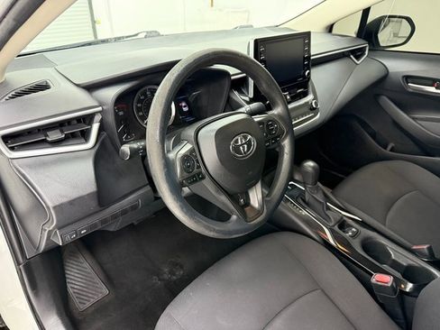 Used 2021 Toyota Corolla LE image 8