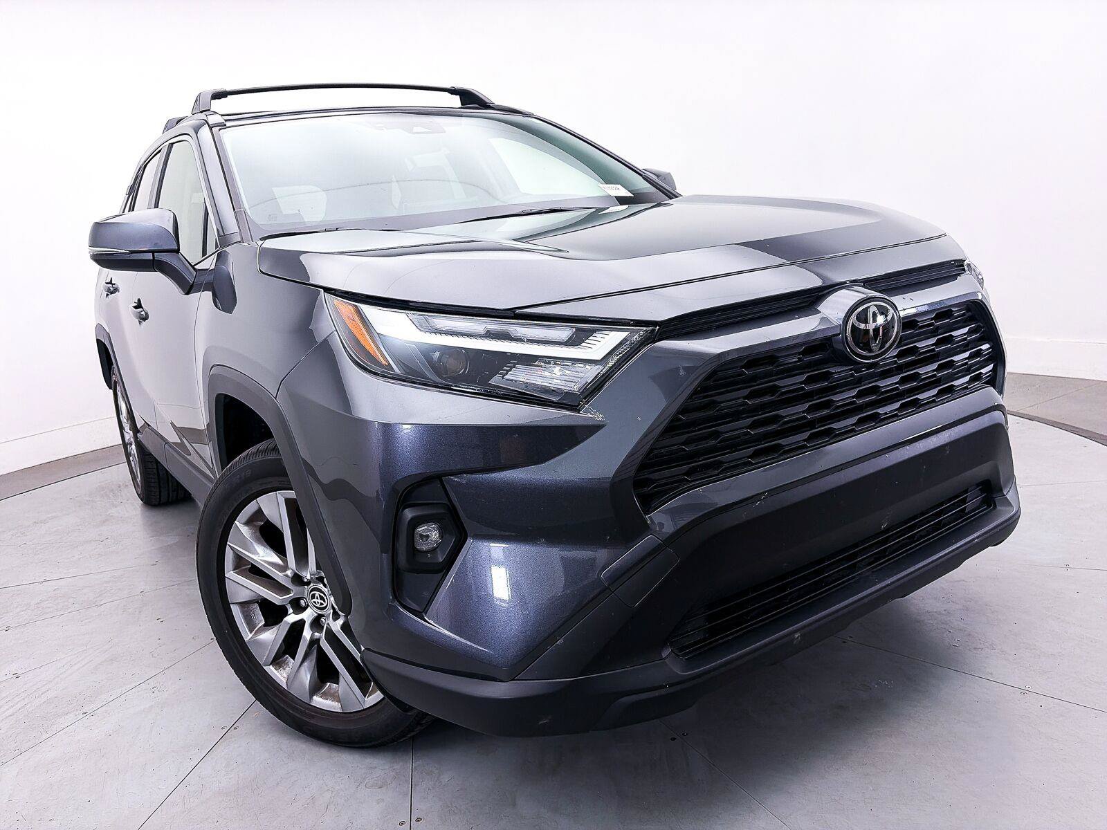 Used 2023 Toyota RAV4 XLE Premium FWD image 3
