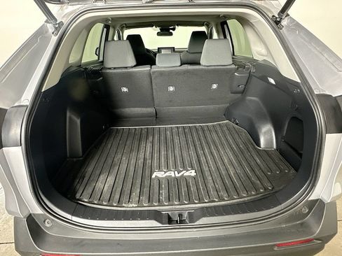 Used 2022 Toyota RAV4 XLE w/ Convenience Package AWD/4WD image 32