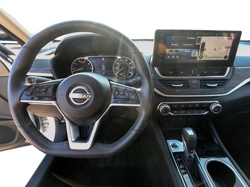 Used 2023 Nissan Altima 2.5 SV w/ SV Premium Package FWD image 13