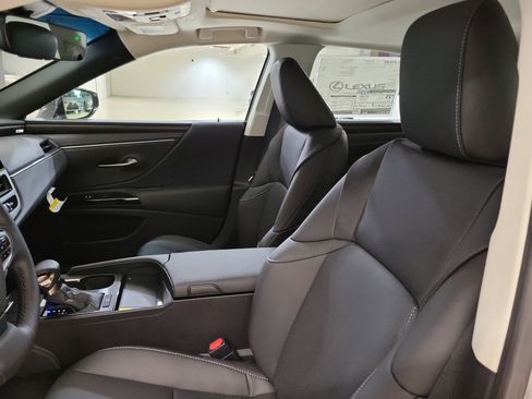 New 2025 Lexus ES 350 w/ Premium Package image 8