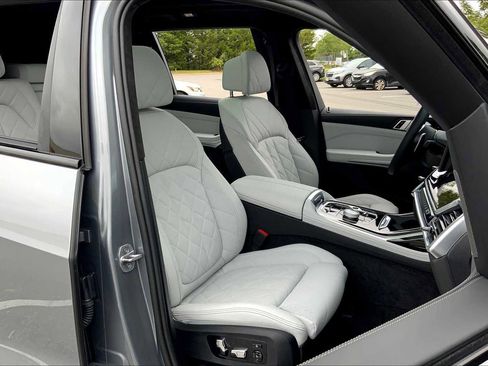 Used 2025 BMW X7 xDrive40i w/ Executive Package image 15