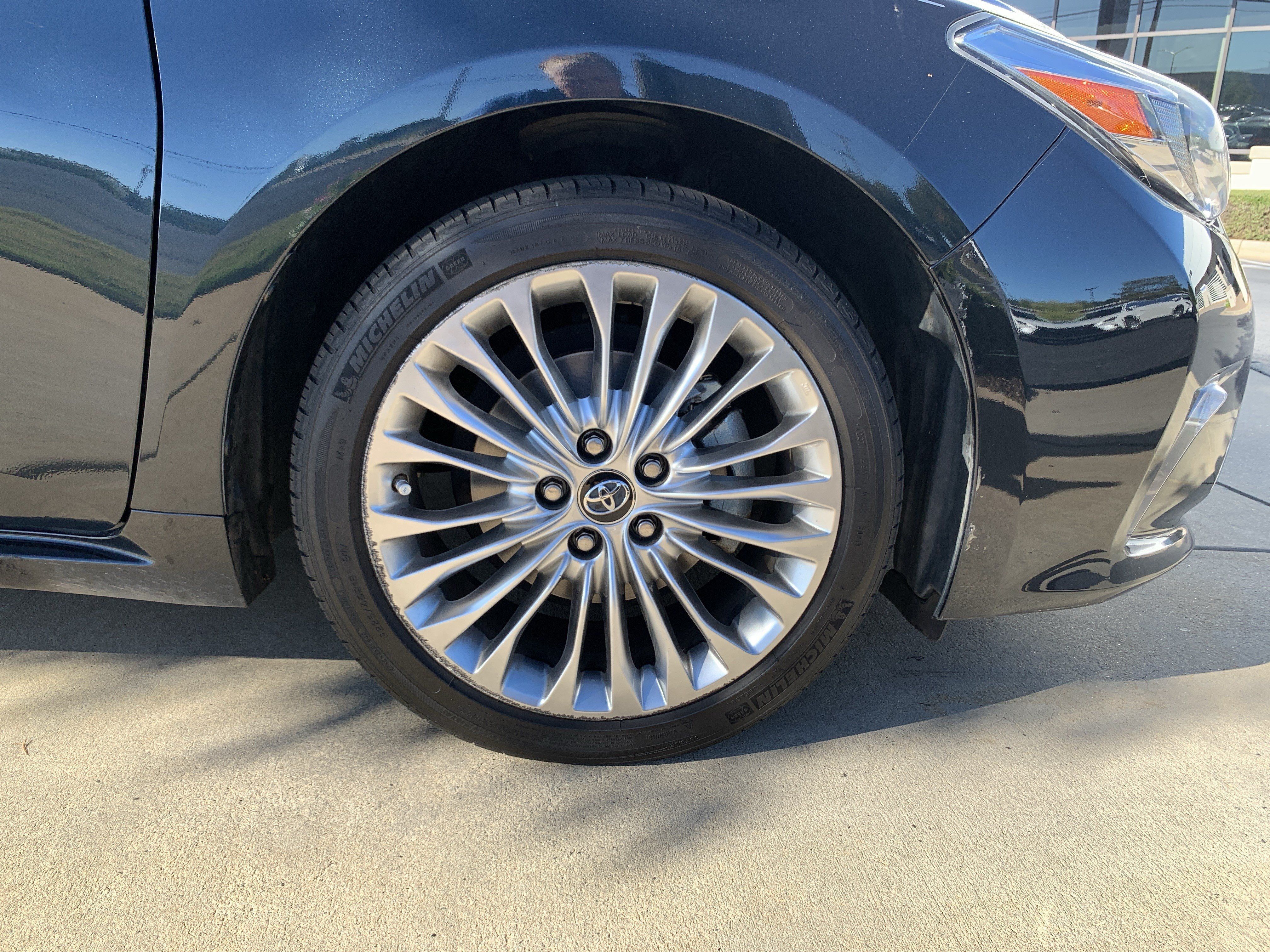 Used 2016 Toyota Avalon Limited w/ Toyota Safety Sense Package FWD image 13
