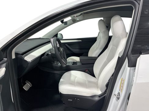 Certified 2023 Tesla Model Y Performance AWD/4WD image 9