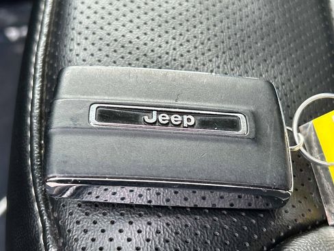 Used 2024 Jeep Grand Cherokee L Limited w/ Luxury Tech Group II image 12