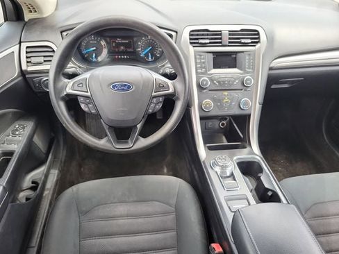 Used 2018 Ford Fusion SE FWD image 28