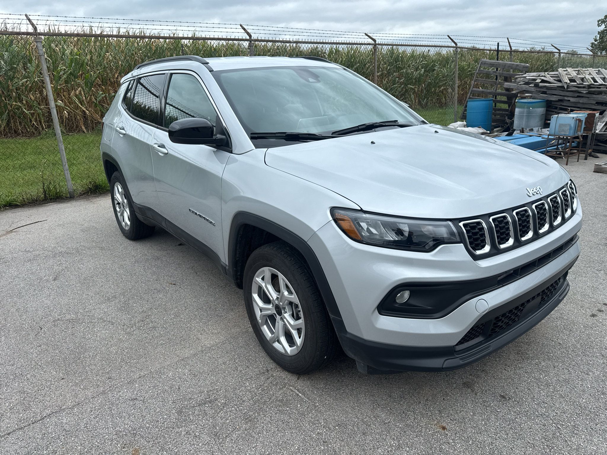 Used 2025 Jeep Compass Latitude w/ Convenience Group AWD/4WD image 4