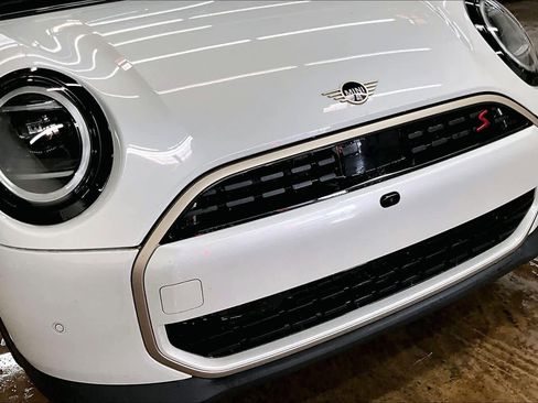 Certified 2025 MINI Cooper S image 32
