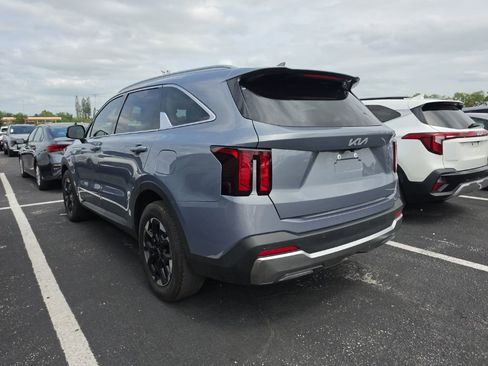 Certified 2025 Kia Sorento S FWD image 15
