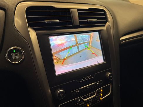 Used 2020 Ford Fusion SE FWD image 14
