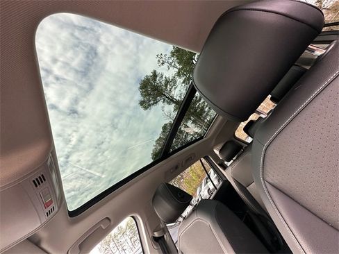 Certified 2023 Volkswagen Tiguan SE w/ Panoramic Sunroof Package image 38