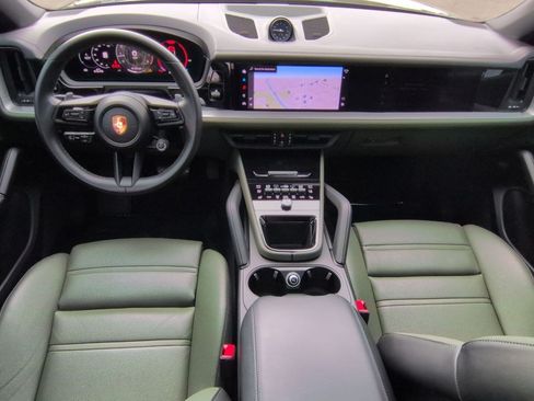 Used 2024 Porsche Cayenne Coupe AWD/4WD image 22