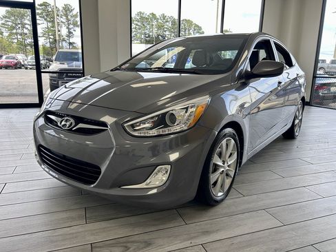 Used 2014 Hyundai Accent GLS w/ Option Group 2 FWD image 3