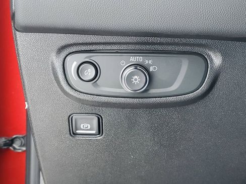 Used 2023 GMC Terrain SLE w/ Driver Convenience Package image 18