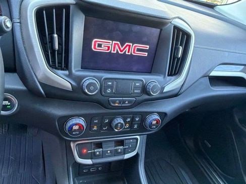 Used 2024 GMC Terrain Denali w/ Denali Premium Package AWD/4WD image 12