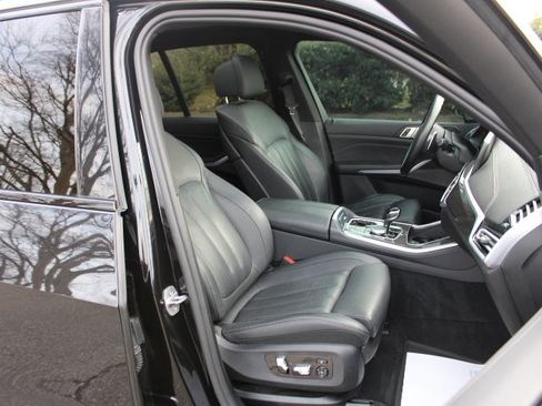 Used 2022 BMW X5 M50i image 25