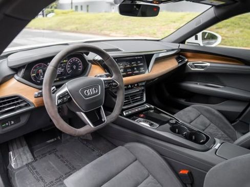 Used 2022 Audi e-tron GT Premium Plus AWD/4WD image 24
