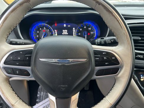 Used 2020 Chrysler Pacifica Limited image 22