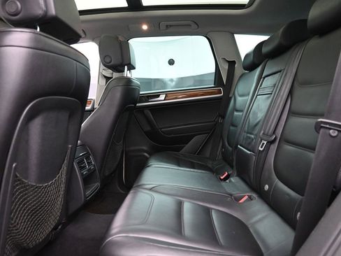 Used 2011 Volkswagen Touareg VR6 AWD/4WD image 14