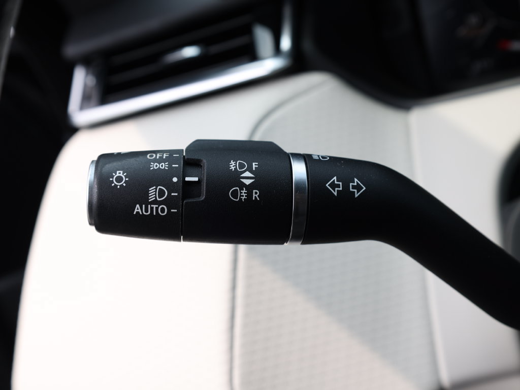 Used 2023 Land Rover Range Rover Velar R-Dynamic S AWD/4WD image 38