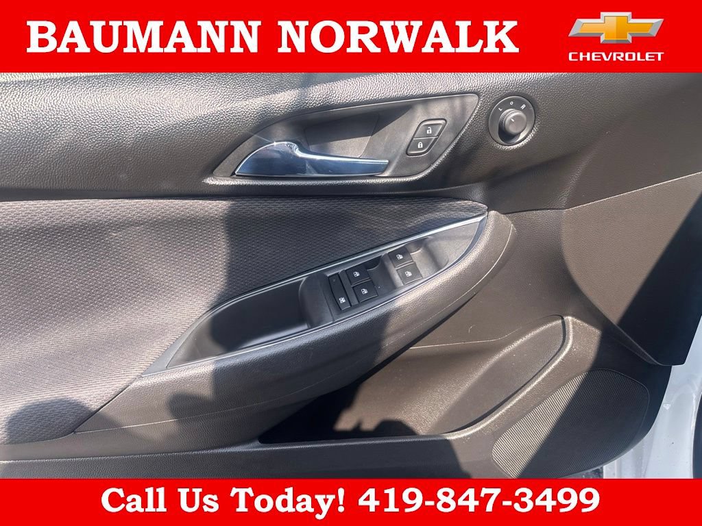 Used 2017 Chevrolet Cruze LT FWD image 17