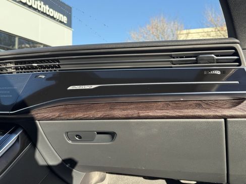 Used 2021 Audi Q8 Premium Plus image 30