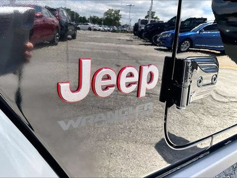 Used 2018 Jeep Wrangler Unlimited Rubicon AWD/4WD image 32