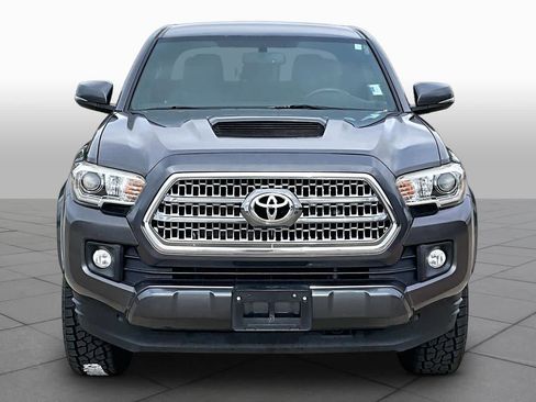 Used 2017 Toyota Tacoma TRD Sport w/ Tow Package RWD image 4