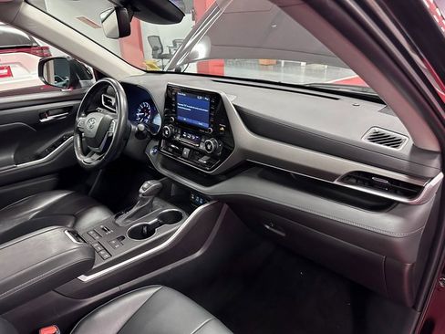 Certified 2022 Toyota Highlander XLE image 15
