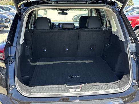 New 2025 Nissan Rogue SV w/ SV Premium Package image 24