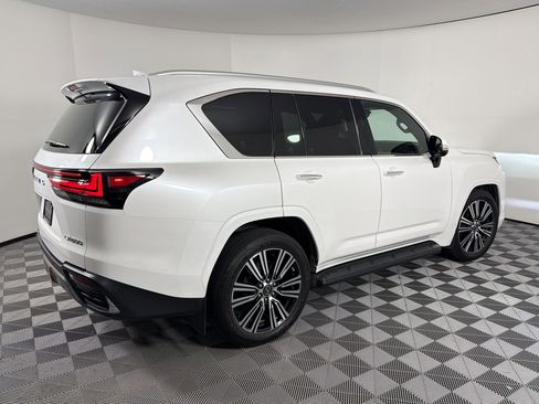 Used 2023 Lexus LX 600 4WD w/ Luxury Package image 9