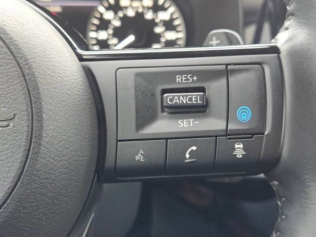 Used 2025 Nissan Pathfinder SL AWD/4WD image 31