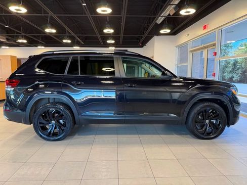 Used 2023 Volkswagen Atlas SE w/ Black Wheel Package FWD image 15
