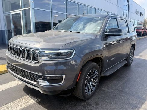 Used 2024 Jeep Wagoneer Series II w/ Flexible Seating Group image 4