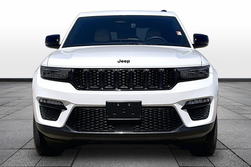 Used 2023 Jeep Grand Cherokee Limited w/ Black Appearance Package RWD image 3