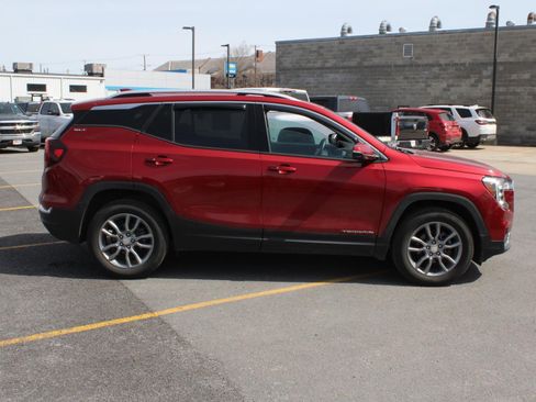 Used 2022 GMC Terrain SLT AWD/4WD image 4