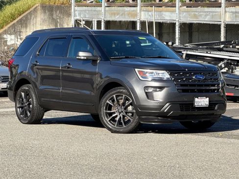 Used 2019 Ford Explorer XLT w/ Equipment Group 202A image 2